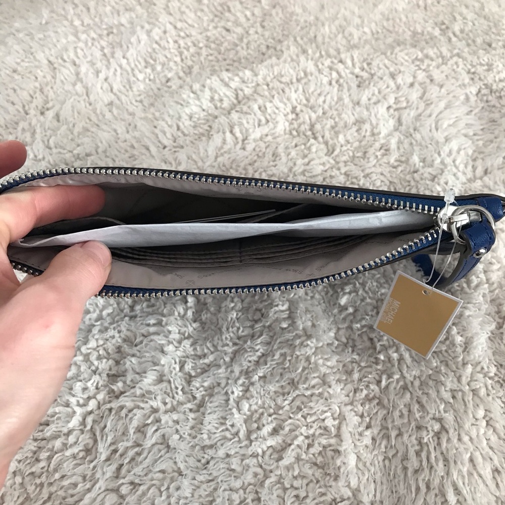 🆕NWT Michael Kors XL Ellis Clutch Cobalt - Picture 6 of 8